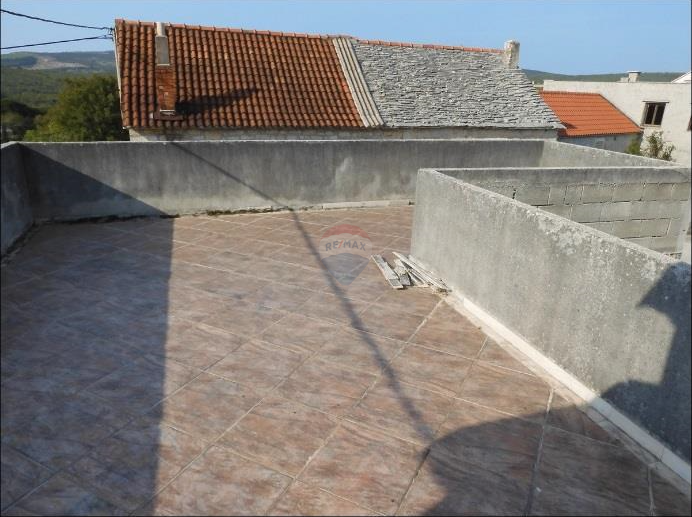 Samostojna hiša 175 m2 Gornji Humac, Brač