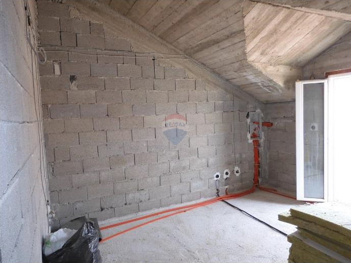 Samostojna hiša 175 m2 Gornji Humac, Brač