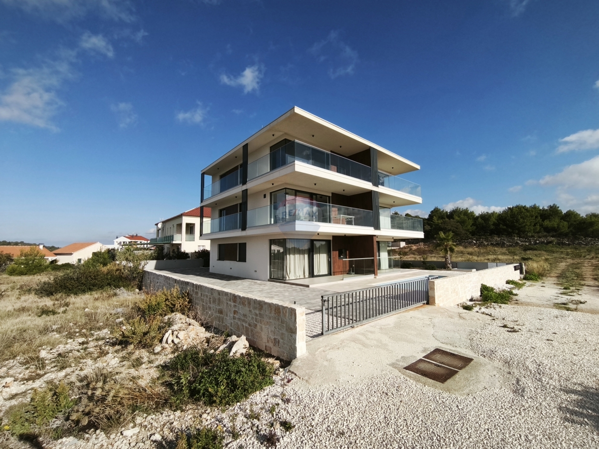 Redki dragulj: Premium apartma s panoramskim pogledom na morje na idiličnem polotoku Ražanj