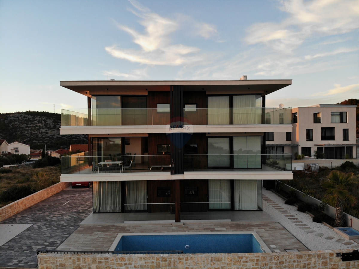 Redki dragulj: Premium apartma s panoramskim pogledom na morje na idiličnem polotoku Ražanj