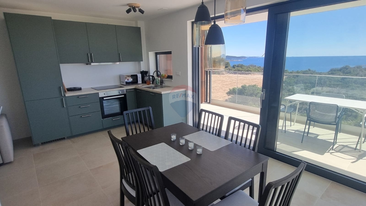 Redki dragulj: Premium apartma s panoramskim pogledom na morje na idiličnem polotoku Ražanj