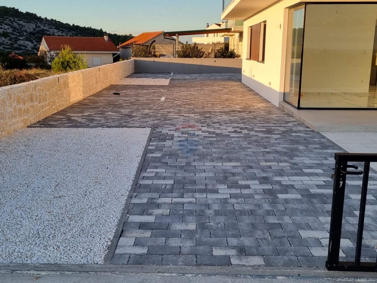 Redki dragulj: Premium apartma s panoramskim pogledom na morje na idiličnem polotoku Ražanj