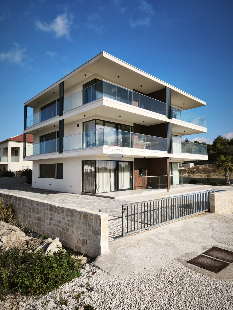 Redki dragulj: Premium apartma s panoramskim pogledom na morje na idiličnem polotoku Ražanj