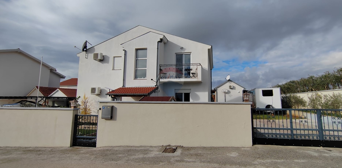 Hiša Donja Jagodnja, Polača, 250m2