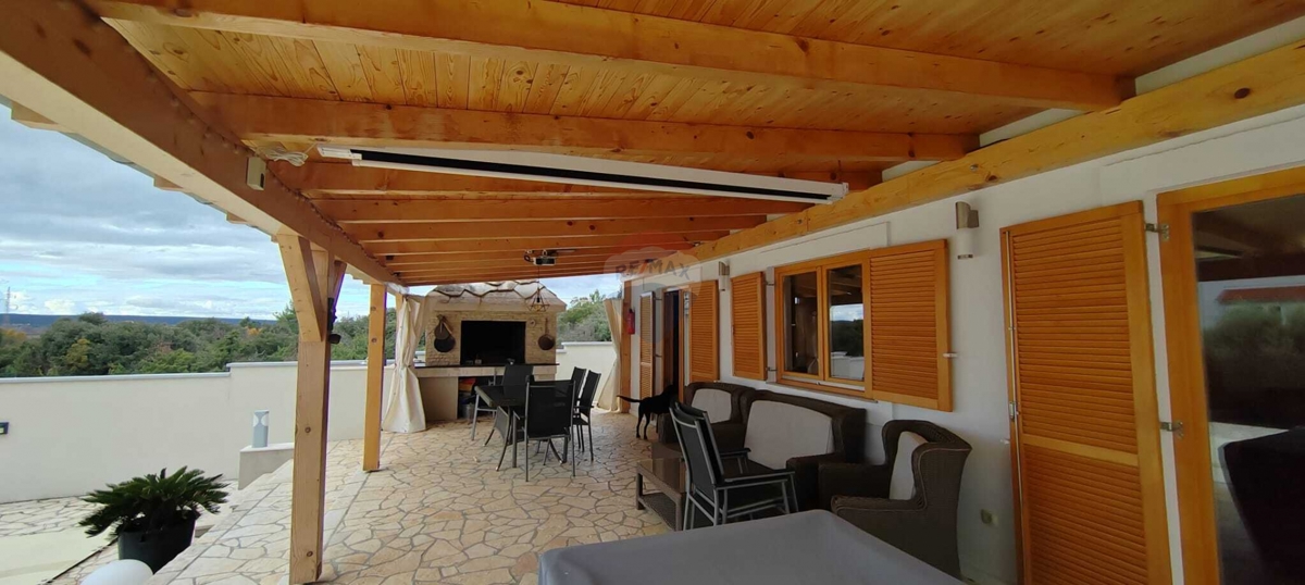 Hiša Donja Jagodnja, Polača, 250m2