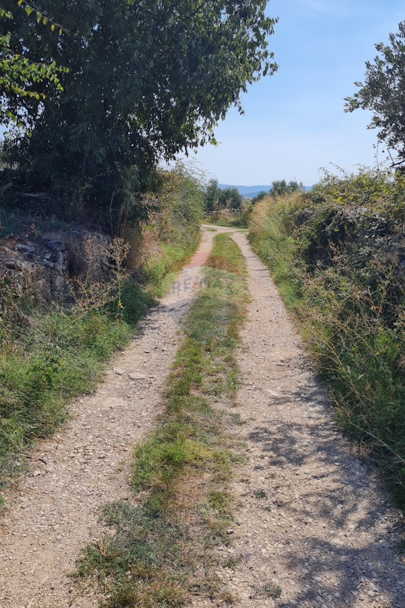 Zemljišče Gornje Ražine, Šibenik, 4.016m2