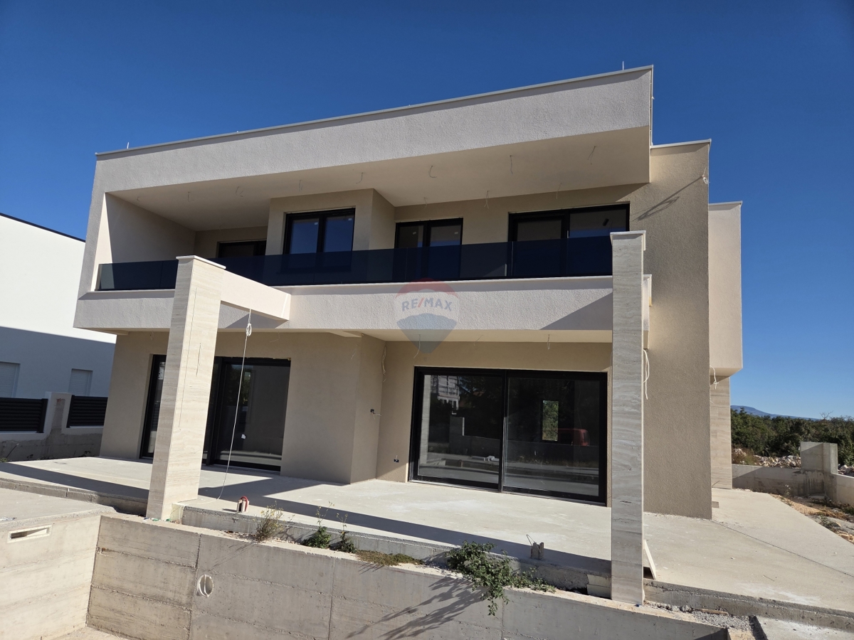 Hiša Lozovac, Šibenik - Okolica, 238m2