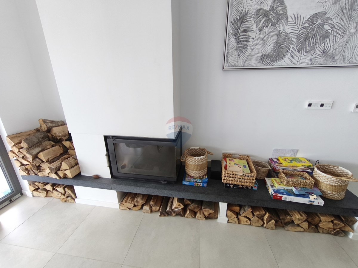Luksuzna in popolnoma opremljena vila z odprtim pogledom na morje - Ražanj
