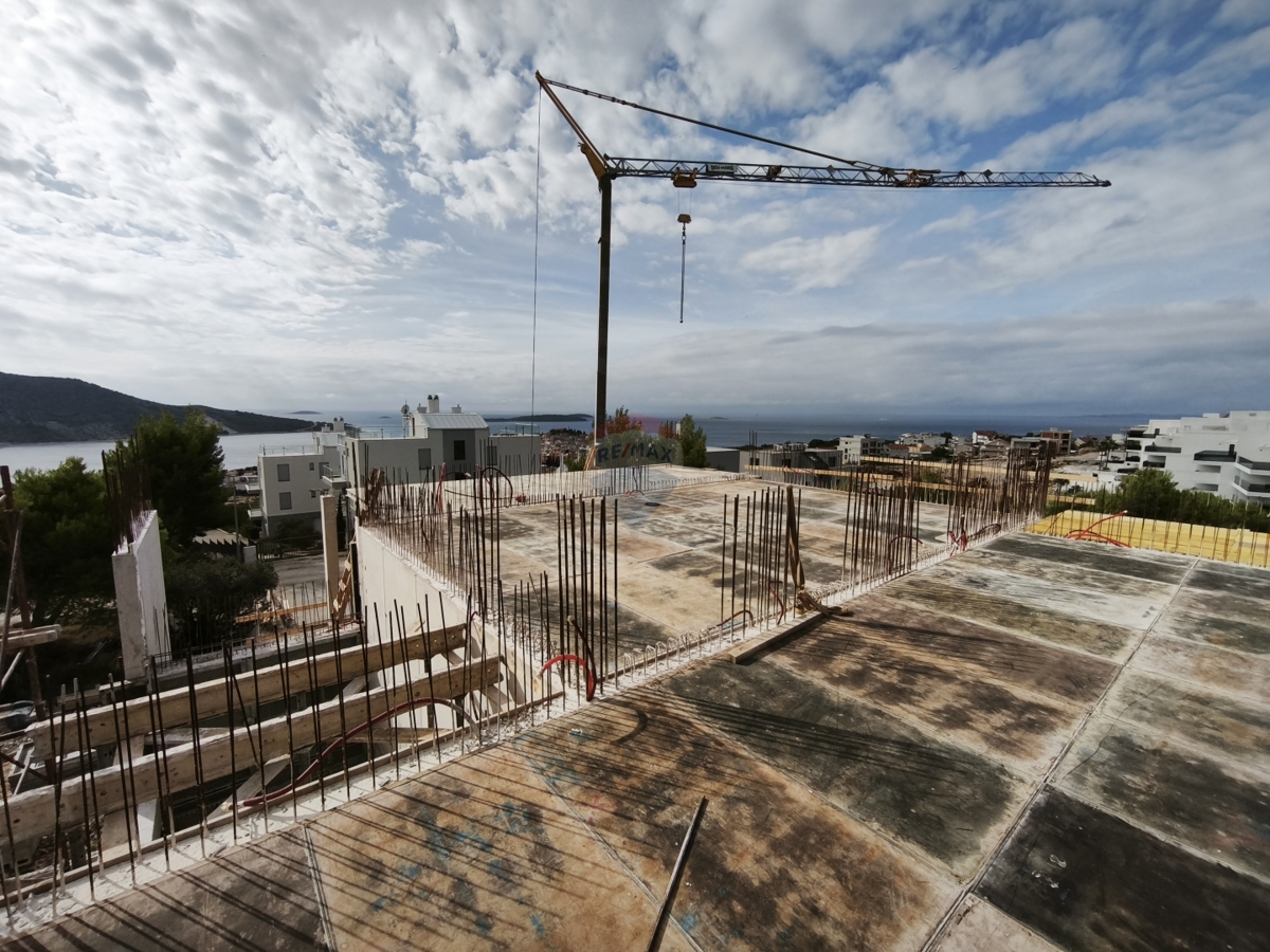 Dvosobno stanovanje z ogrevanim bazenom, vrtom in vrhunsko opremo 97,1 m², Primošten