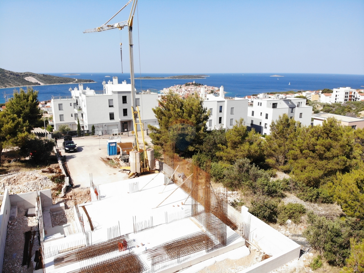 Dvosobno stanovanje z ogrevanim bazenom, vrtom in vrhunsko opremo 97,1 m², Primošten