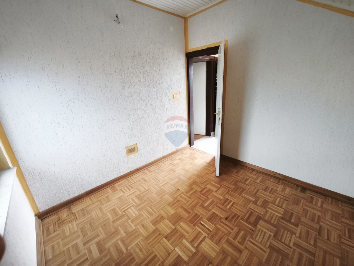 Hiša za prenovo v mirnem okolju, Dvornica- Rogoznica