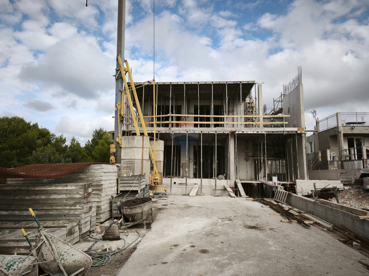 Čudovit penthouse s strešno teraso, Primošten