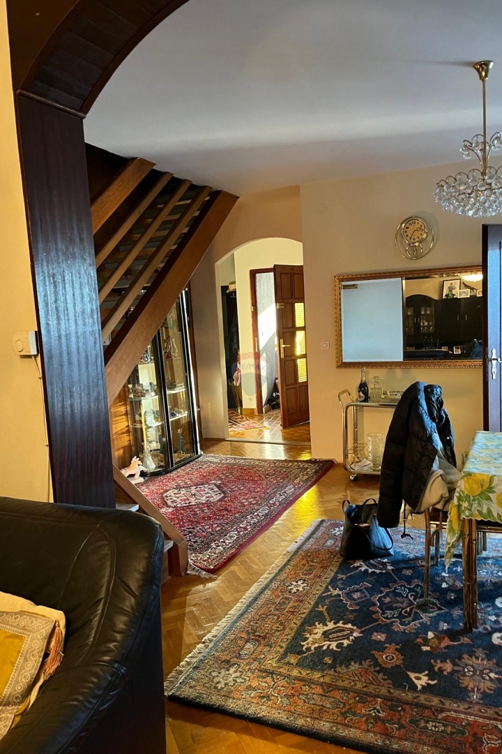 Hiša Varoš, Šibenik, 420m2