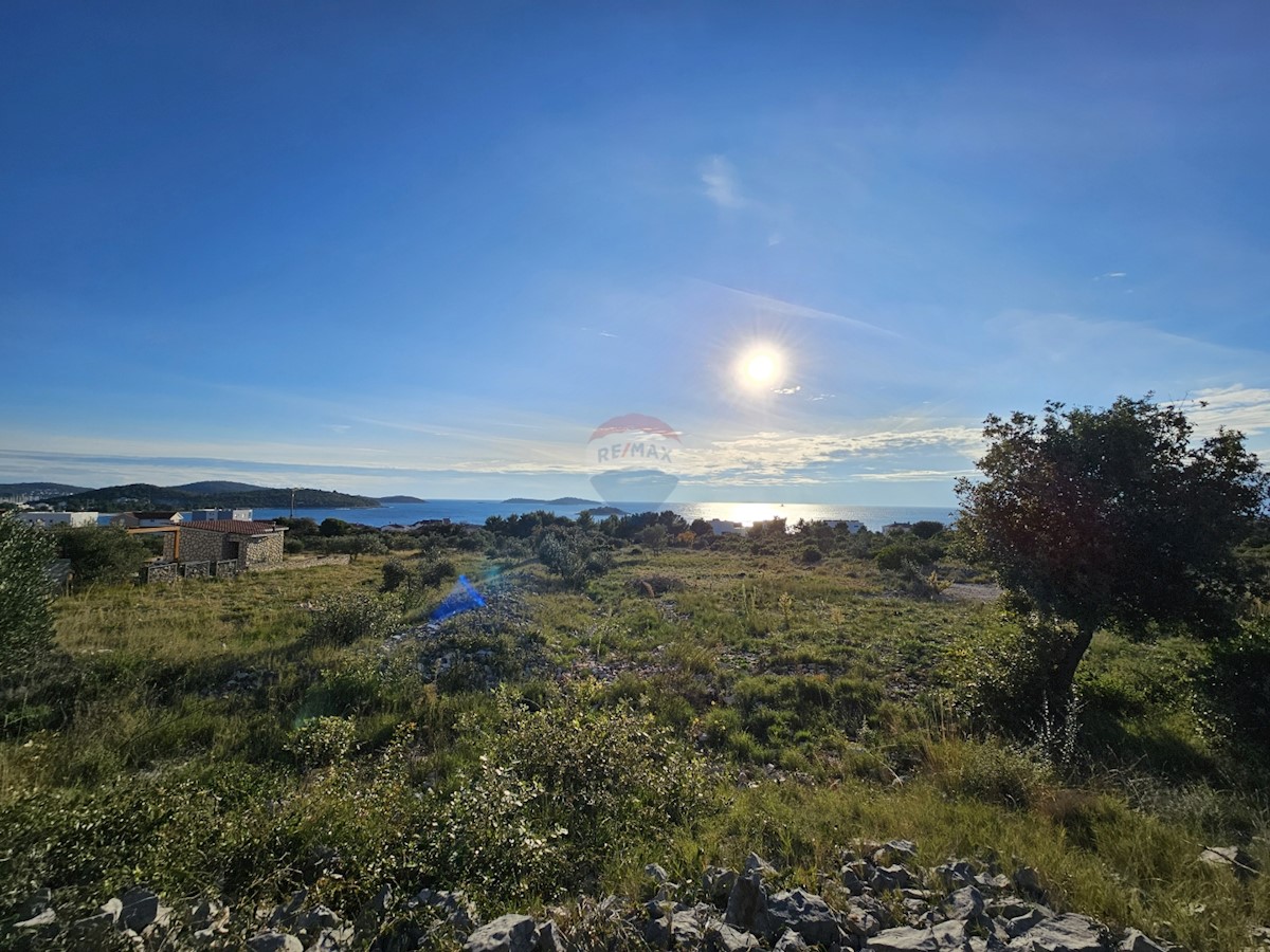 Zazidljivo zemljišče 1684 m2, Rogoznica