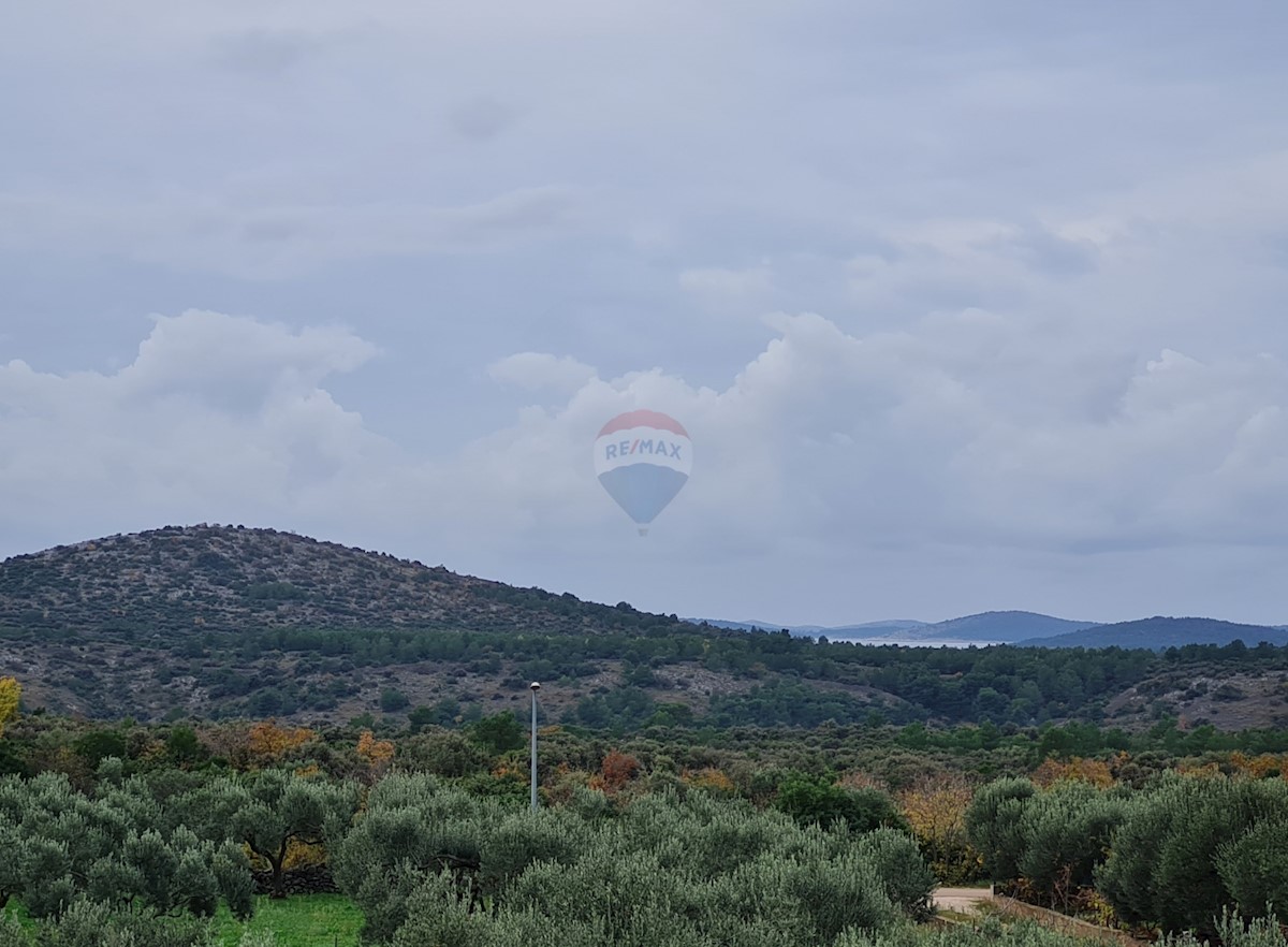 Zemljišče Njivice, Šibenik, 1.850m2