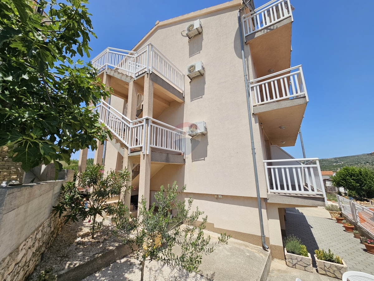 Apartmajska hiša s pogledom na morje, Rogoznica