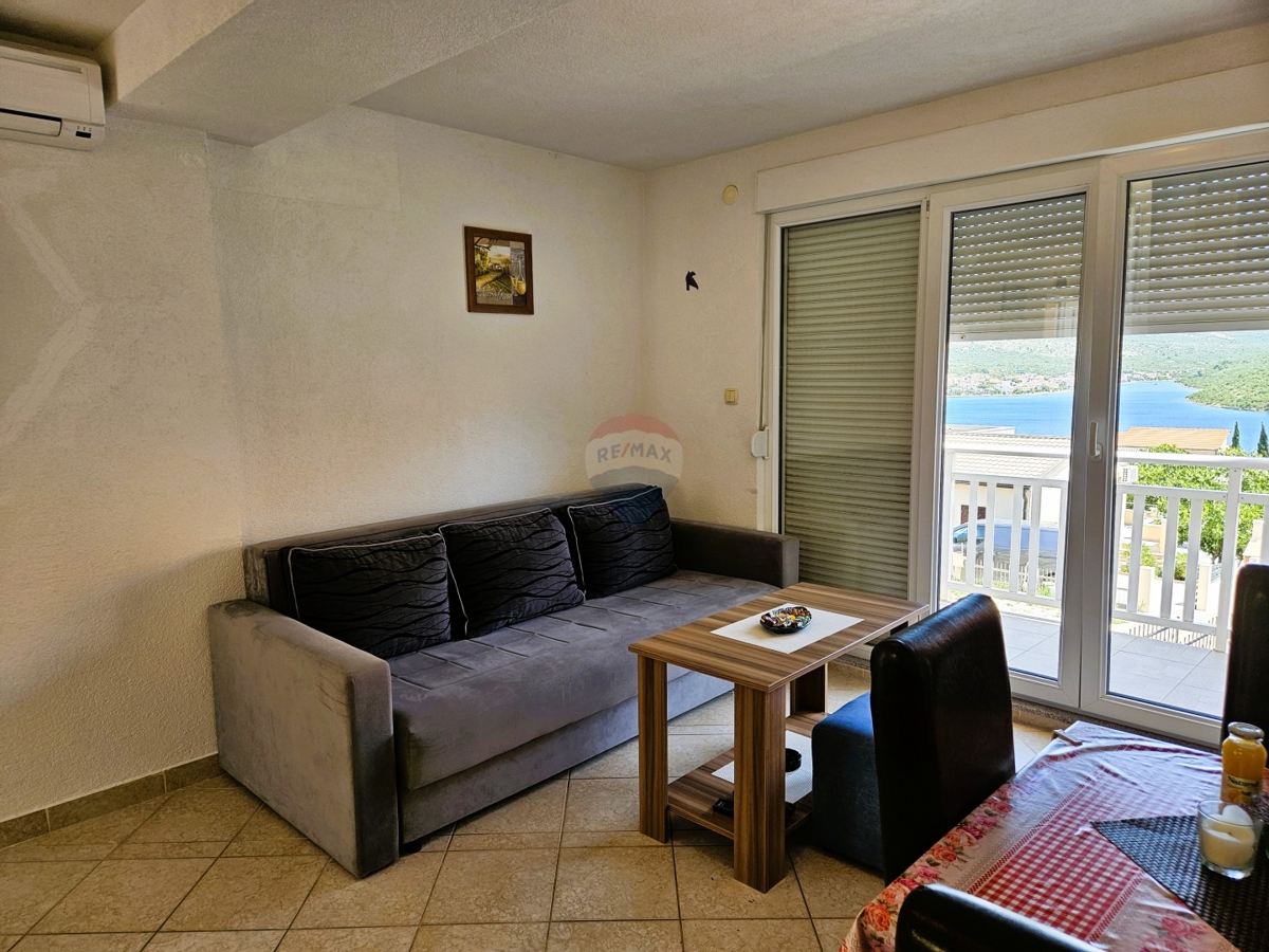 Apartmajska hiša s pogledom na morje, Rogoznica