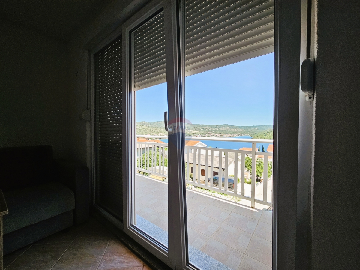 Apartmajska hiša s pogledom na morje, Rogoznica