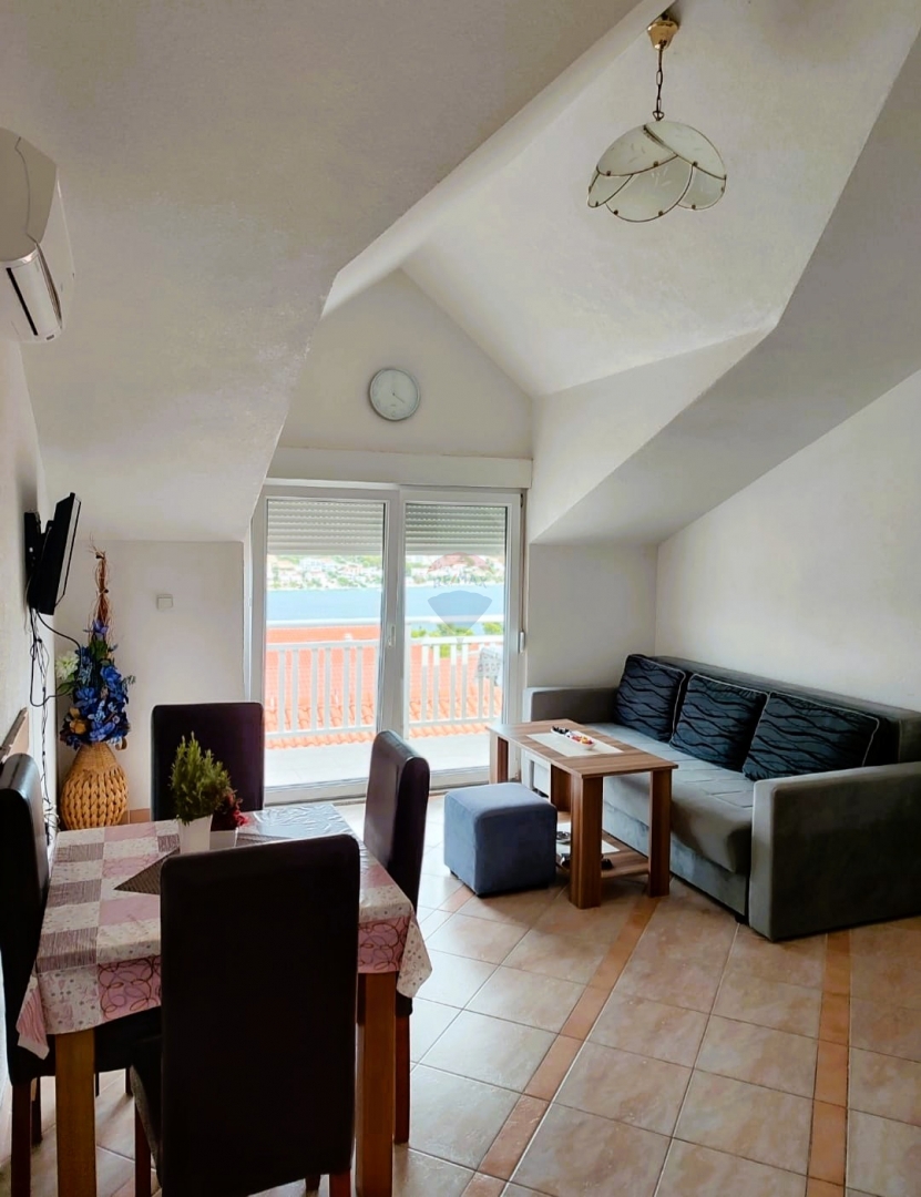 Apartmajska hiša s pogledom na morje, Rogoznica