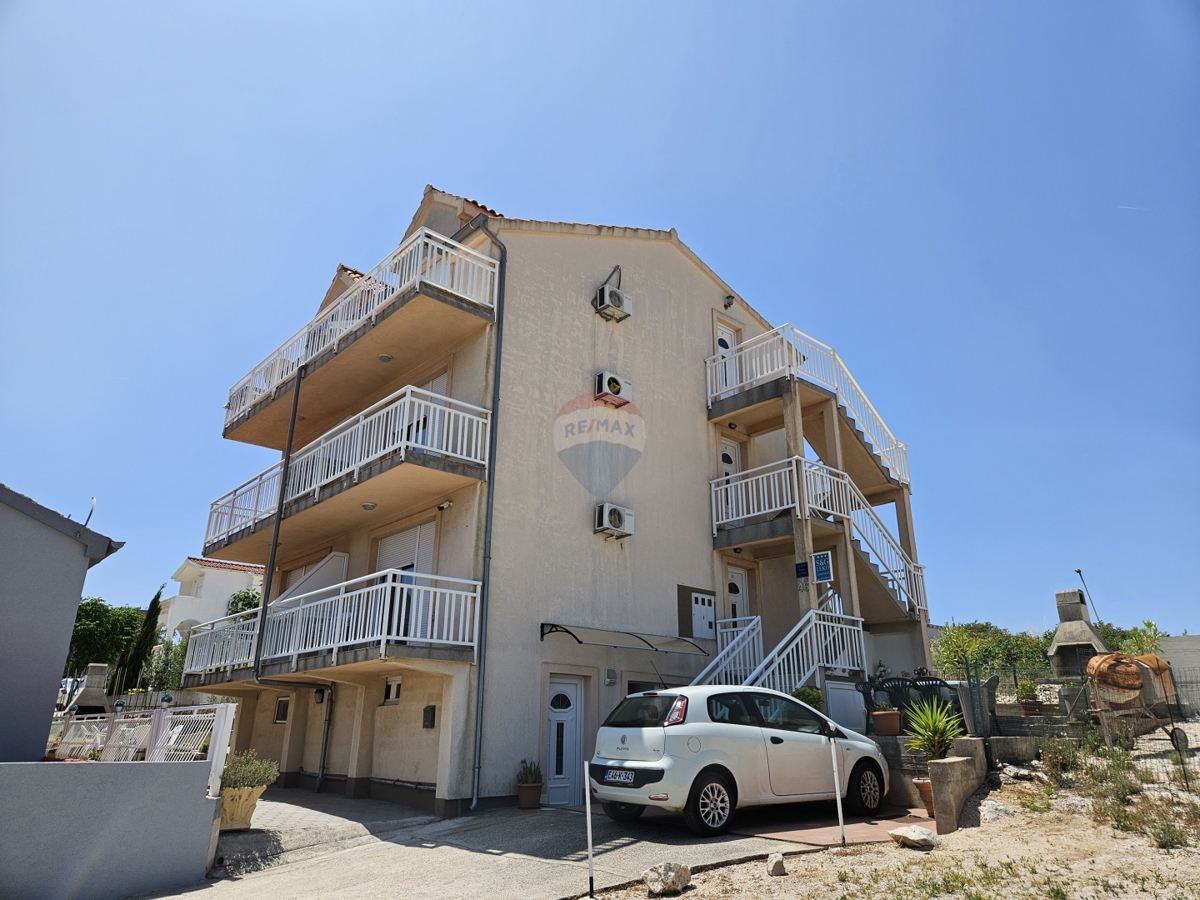 Apartmajska hiša s pogledom na morje, Rogoznica