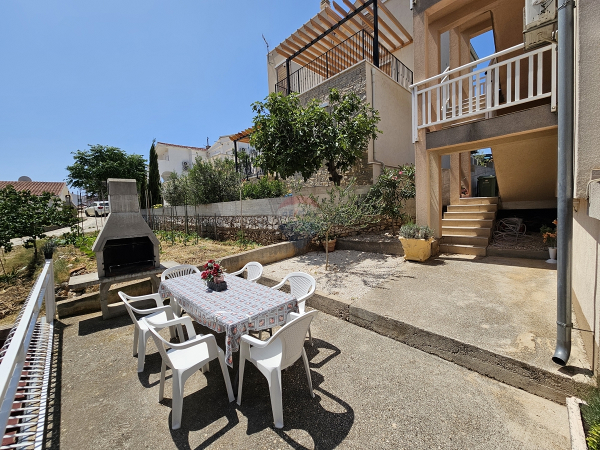 Apartmajska hiša s pogledom na morje, Rogoznica