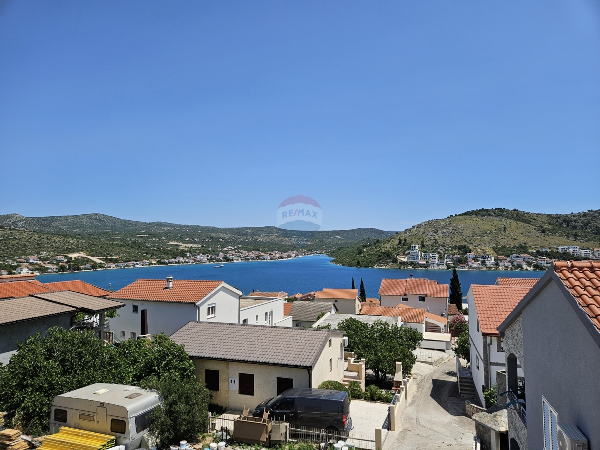 Apartmajska hiša s pogledom na morje, Rogoznica