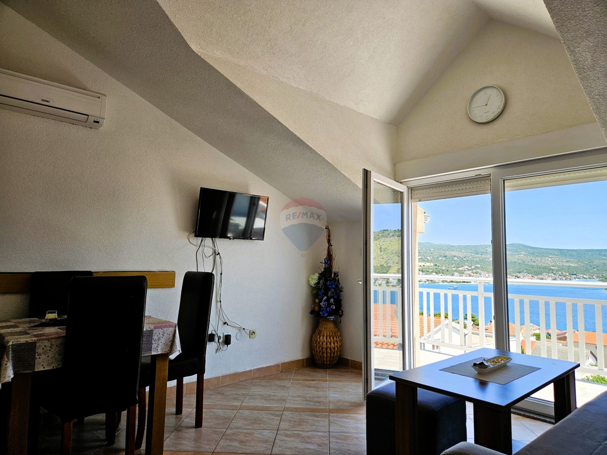 Apartmajska hiša s pogledom na morje, Rogoznica