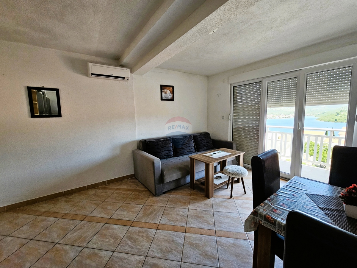 Apartmajska hiša s pogledom na morje, Rogoznica