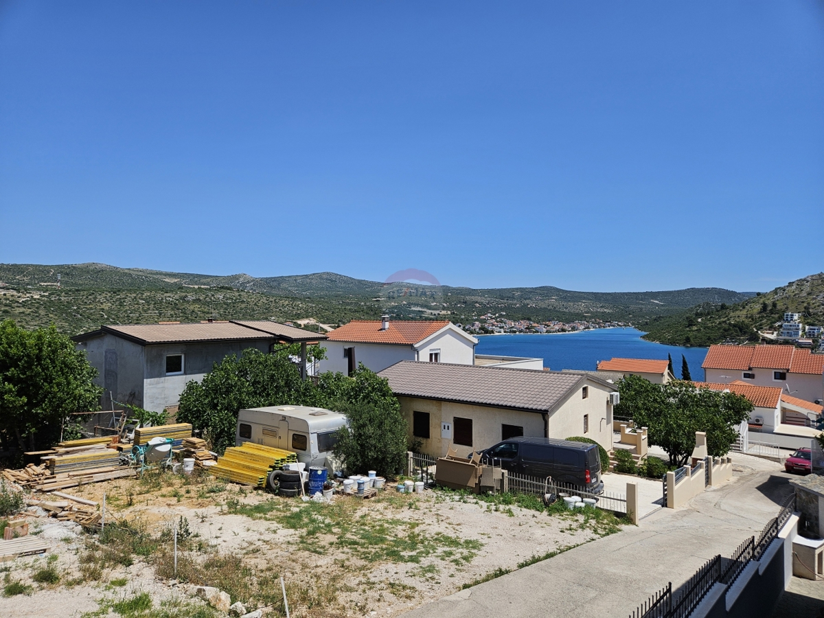 Apartmajska hiša s pogledom na morje, Rogoznica