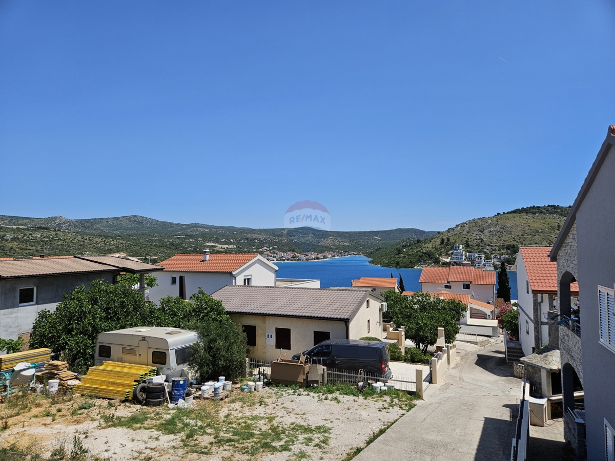 Apartmajska hiša s pogledom na morje, Rogoznica