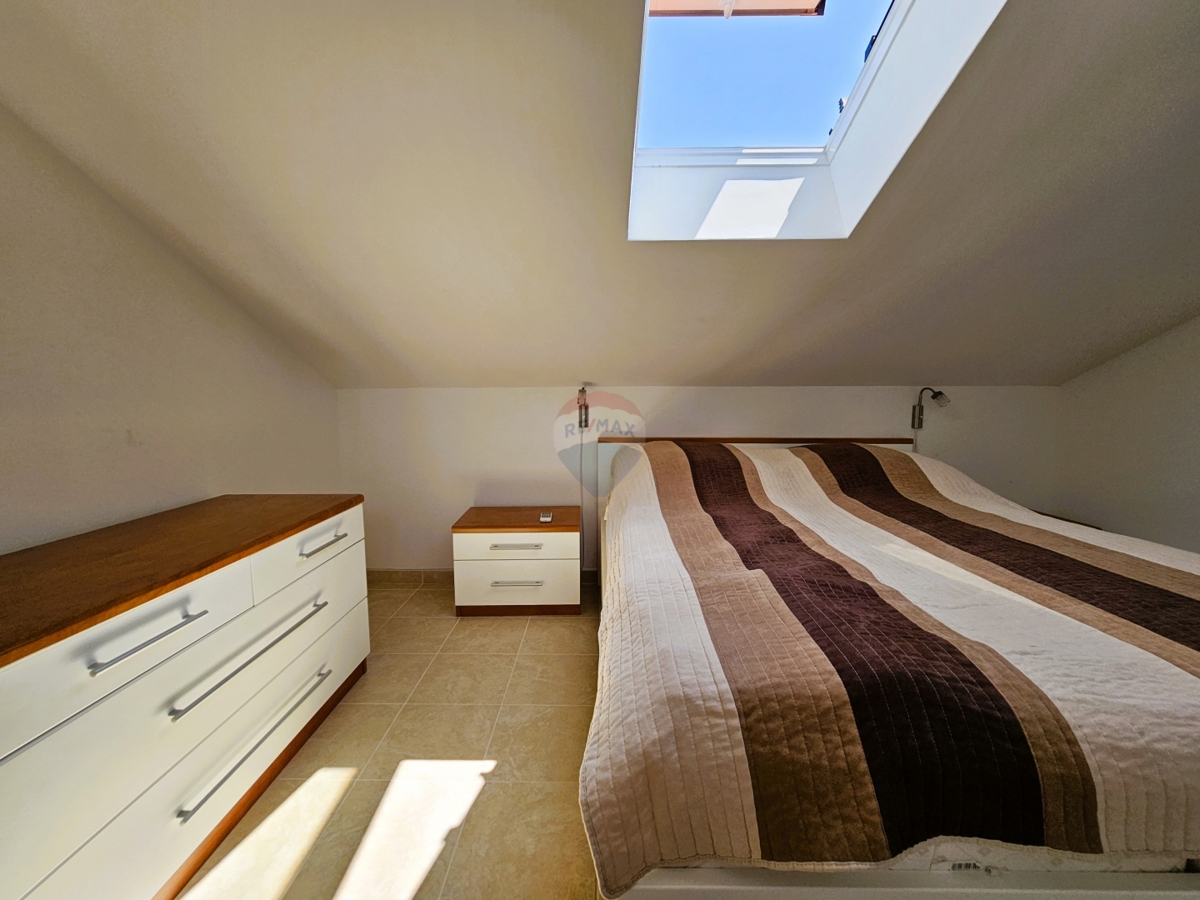 Dvoetažno stanovanje 71 m2, Rogoznica