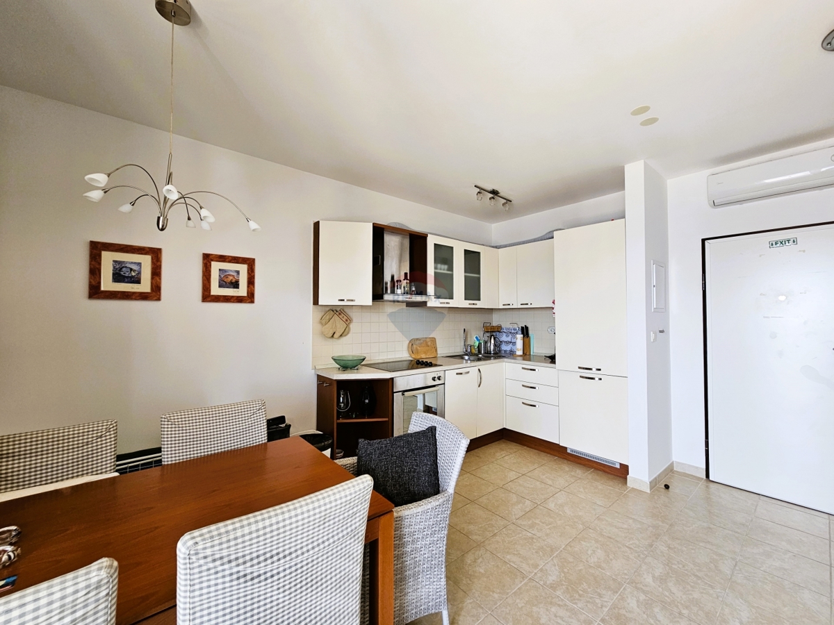 Dvoetažno stanovanje 71 m2, Rogoznica