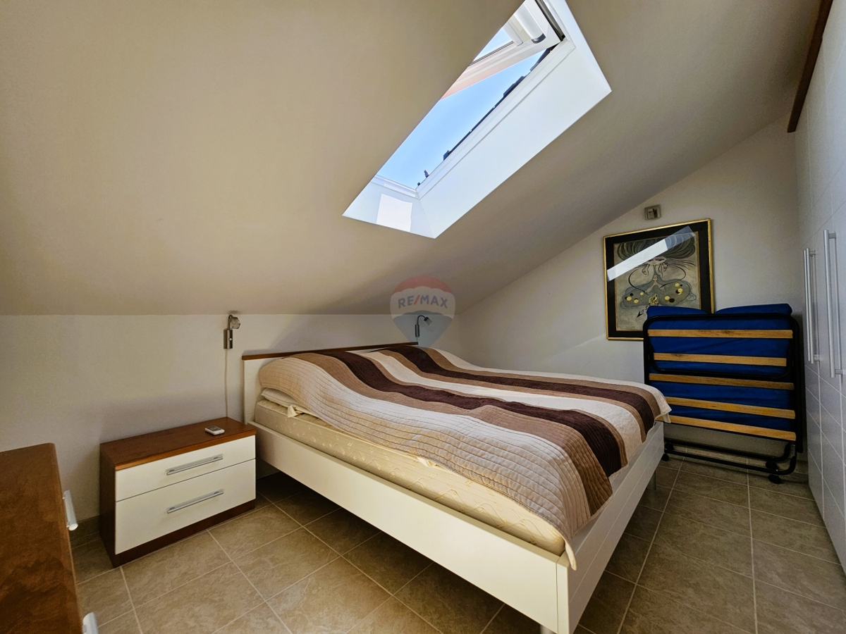 Dvoetažno stanovanje 71 m2, Rogoznica
