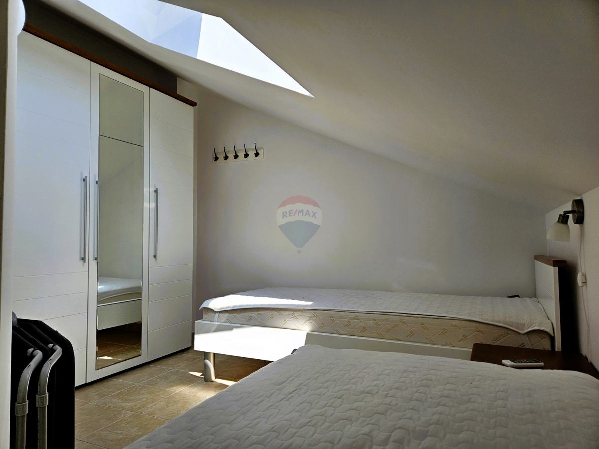 Dvoetažno stanovanje 71 m2, Rogoznica