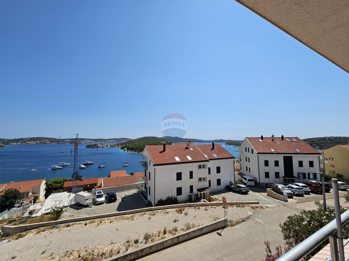 Dvoetažno stanovanje 71 m2, Rogoznica
