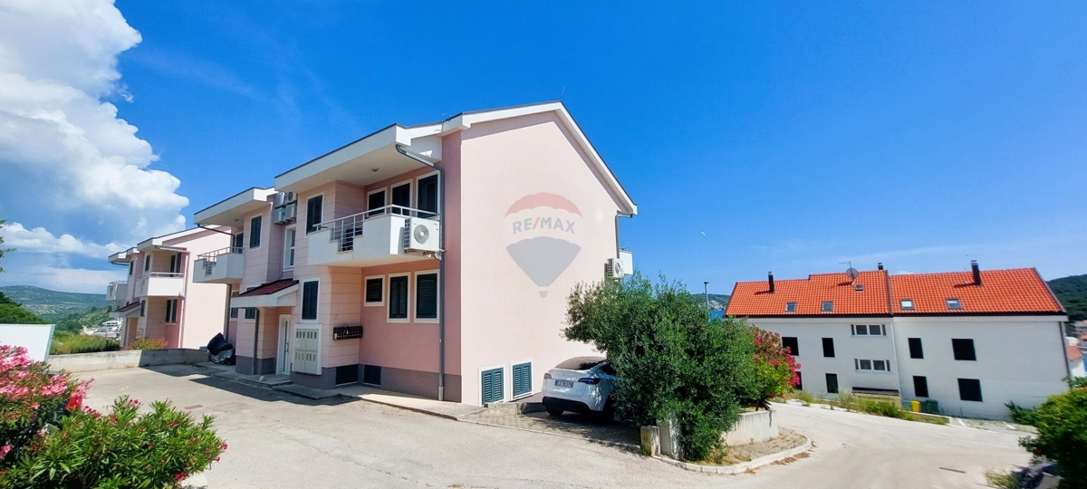 Dvoetažno stanovanje 71 m2, Rogoznica