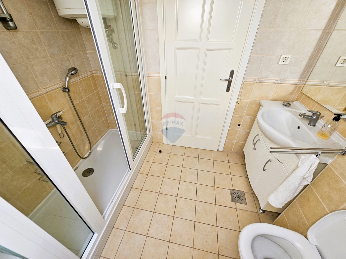 Dvoetažno stanovanje 71 m2, Rogoznica