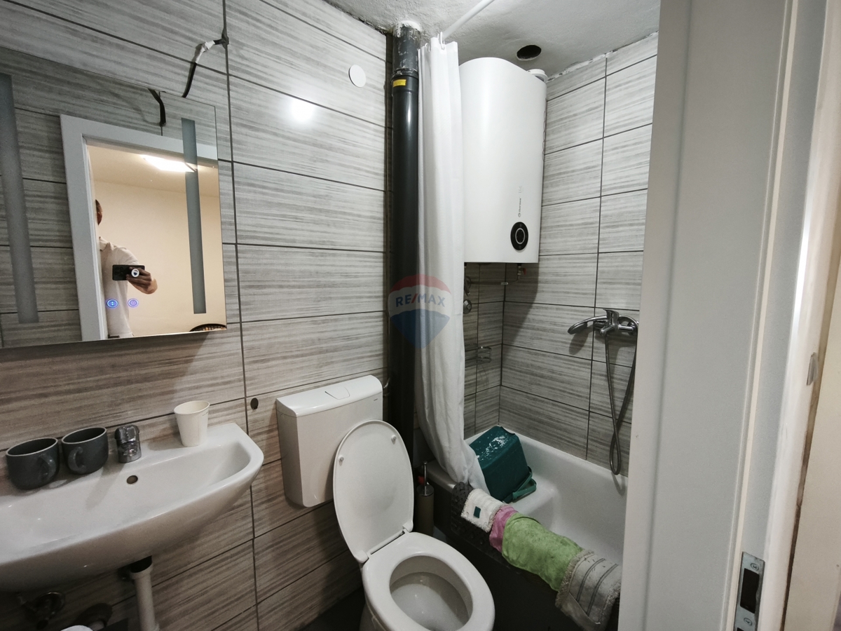 Dvoetažno stanovanje 65 m2 z velikim potencialom v središču Trogirja