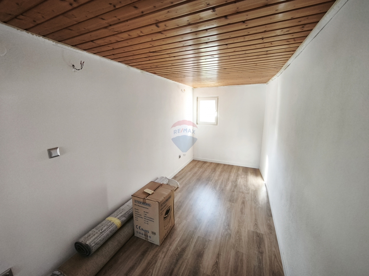 Dvoetažno stanovanje 65 m2 z velikim potencialom v središču Trogirja