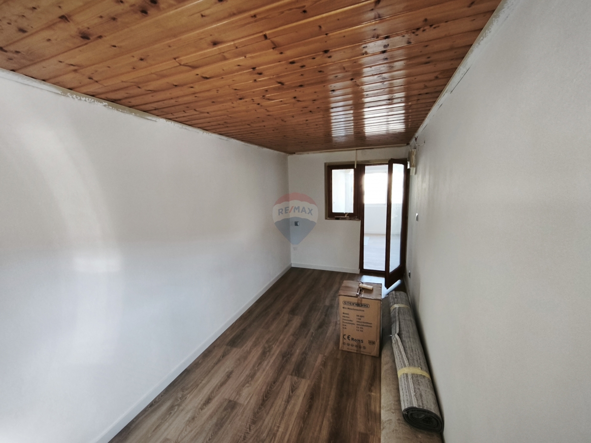 Dvoetažno stanovanje 65 m2 z velikim potencialom v središču Trogirja