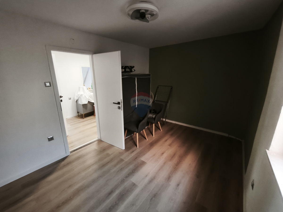 Dvoetažno stanovanje 65 m2 z velikim potencialom v središču Trogirja