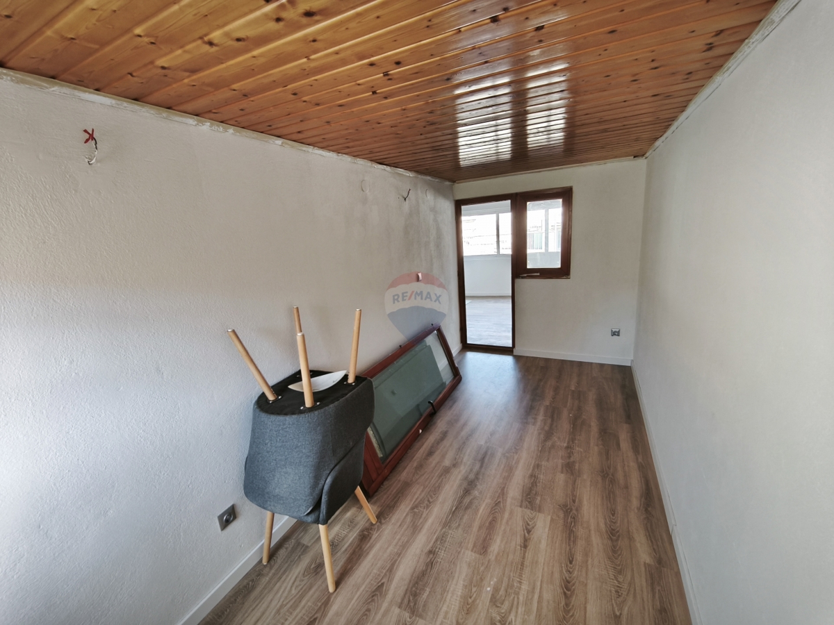 Dvoetažno stanovanje 65 m2 z velikim potencialom v središču Trogirja