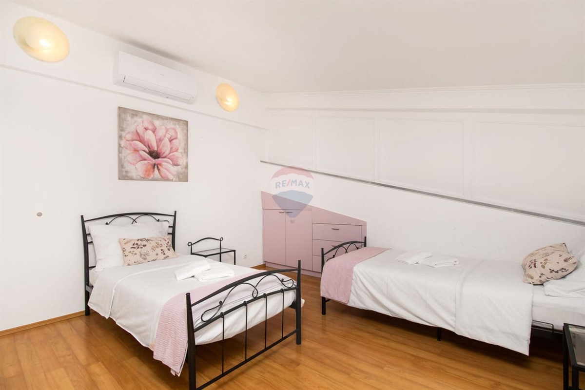 Hiša Dubrava Kod Šibenika, Šibenik - Okolica, 369,84m2