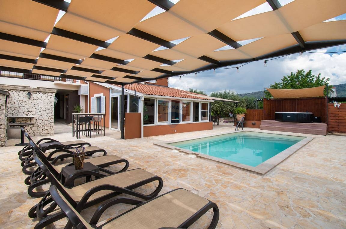 Hiša Dubrava Kod Šibenika, Šibenik - Okolica, 369,84m2