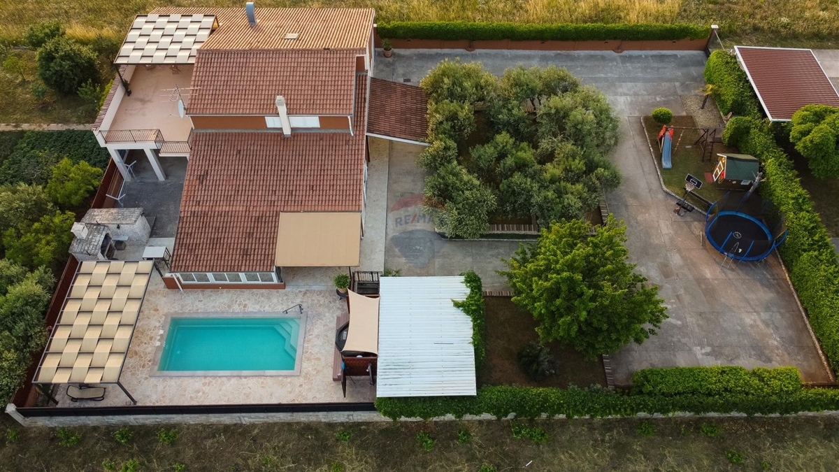 Hiša Dubrava Kod Šibenika, Šibenik - Okolica, 369,84m2