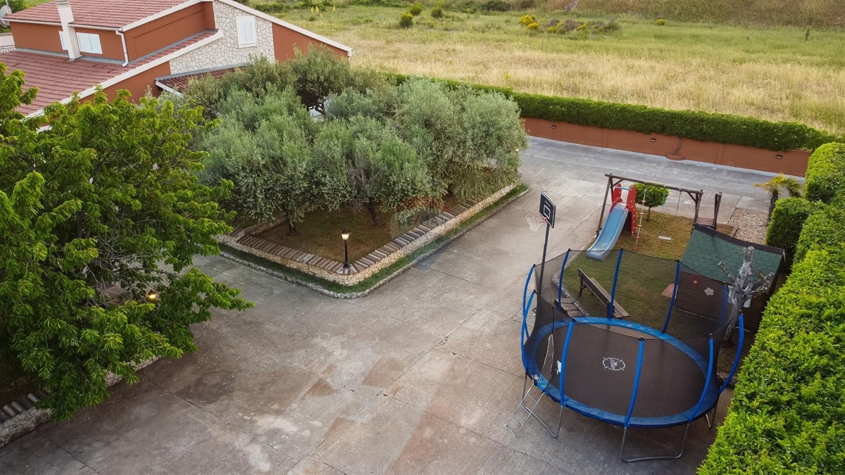 Hiša Dubrava Kod Šibenika, Šibenik - Okolica, 369,84m2