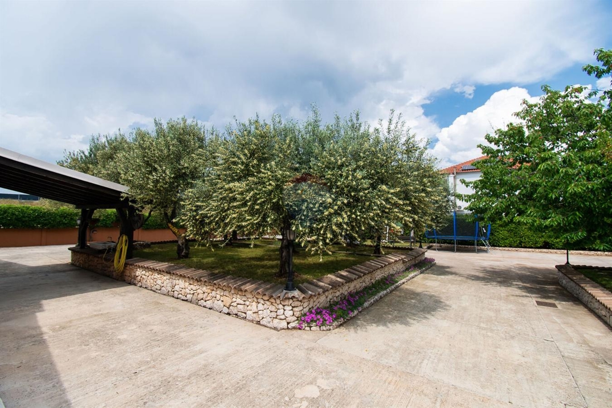 Hiša Dubrava Kod Šibenika, Šibenik - Okolica, 369,84m2