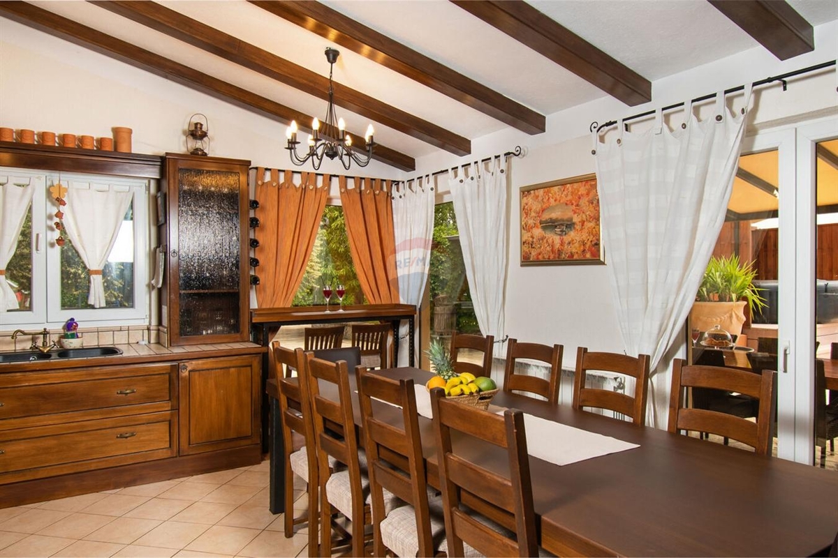 Hiša Dubrava Kod Šibenika, Šibenik - Okolica, 369,84m2