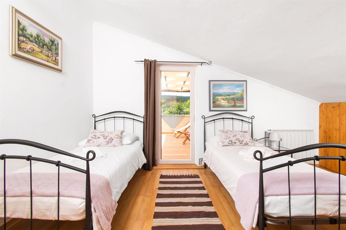 Hiša Dubrava Kod Šibenika, Šibenik - Okolica, 369,84m2