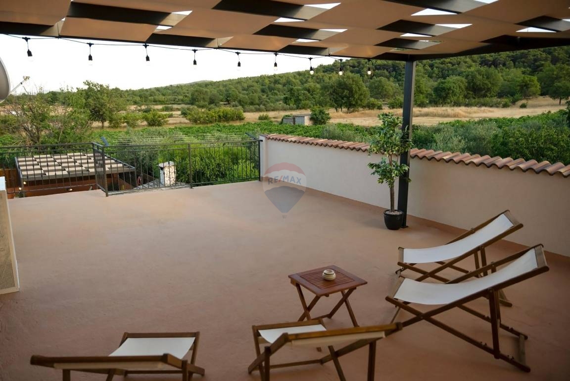 Hiša Dubrava Kod Šibenika, Šibenik - Okolica, 369,84m2